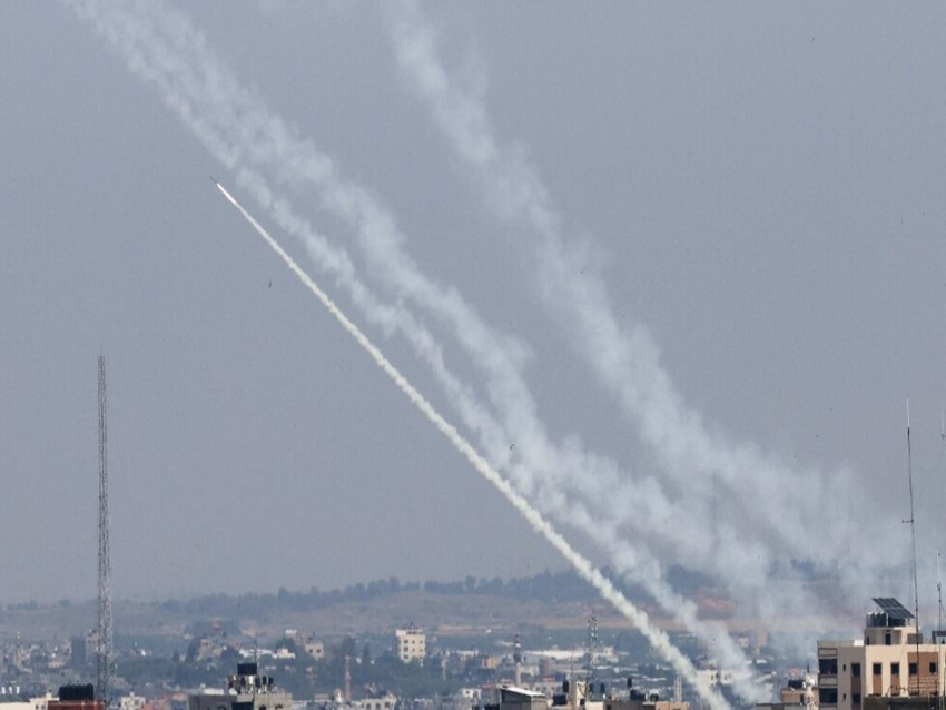 رشقة صاروخية اطلقت من مكان توغل جيش العدو  بمخيم جباليا نحو عسقلان