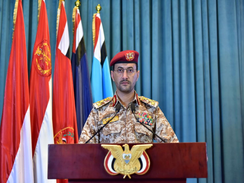 القوات المسلحة اليمنية تهاجم حاملة الطائرات الأميركية 