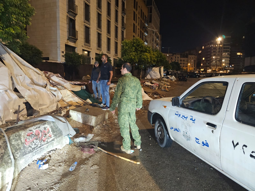 غرفة إدارة الكوارث في بيروت: نقل النازحين الموجودين في الخيم في ساحة الشهداء الى مركز الايواء 