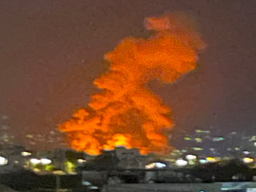 غارة إسرائيلية استهدفت المبنى المهدد في شويفات العمروسية