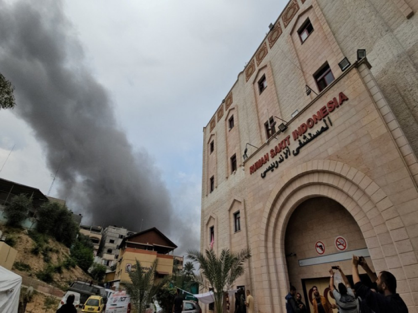 الاحتلال يحاصر المستشفى الإندونيسي بغزة ويستهدف مولدات الكهرباء التابعة له