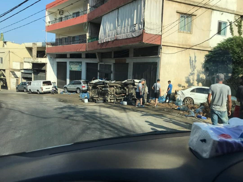 جريح إثر انقلاب فان محمل بالمياه على طريق عام مراح السراج_ الضنية 