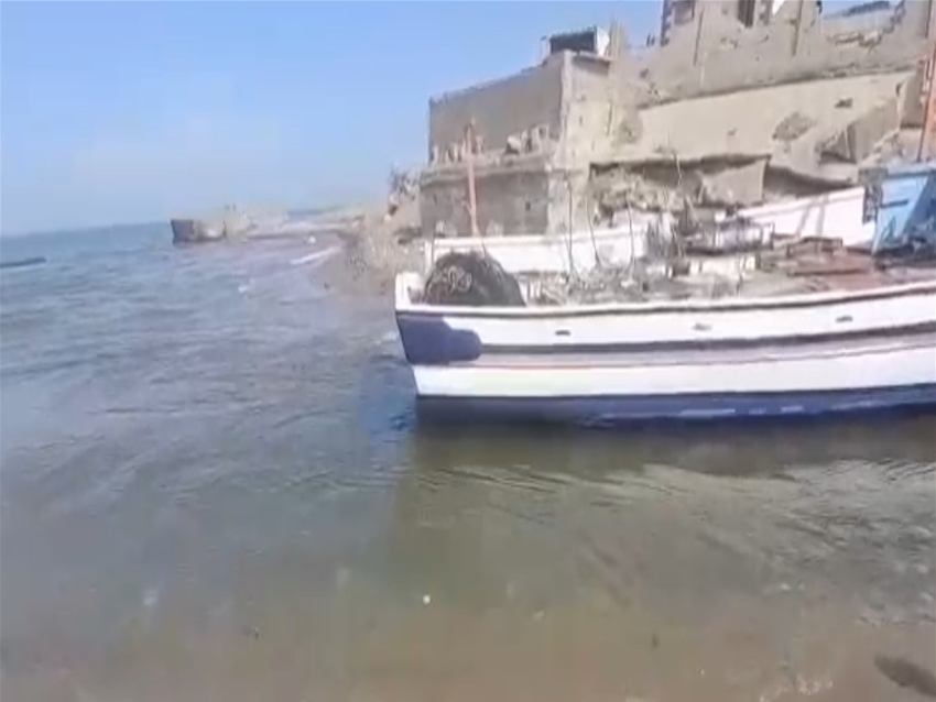 صيادو الأسماك في العريضة يناشدون: الرمل والصخور يقطعان أرزاقنا