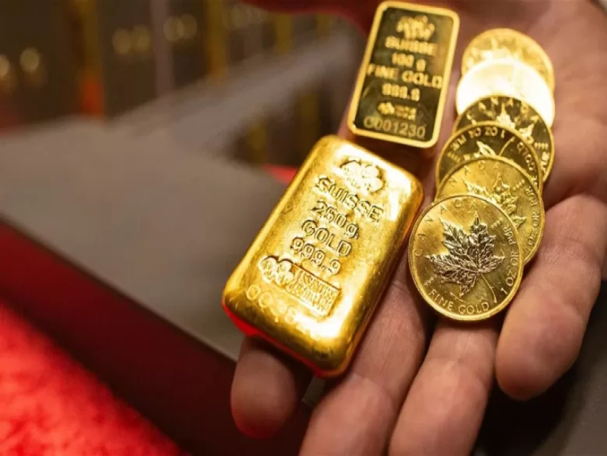 سعر الذهب يتراجع مع بقائه فوق مستوى 3300 دولار للأونصة