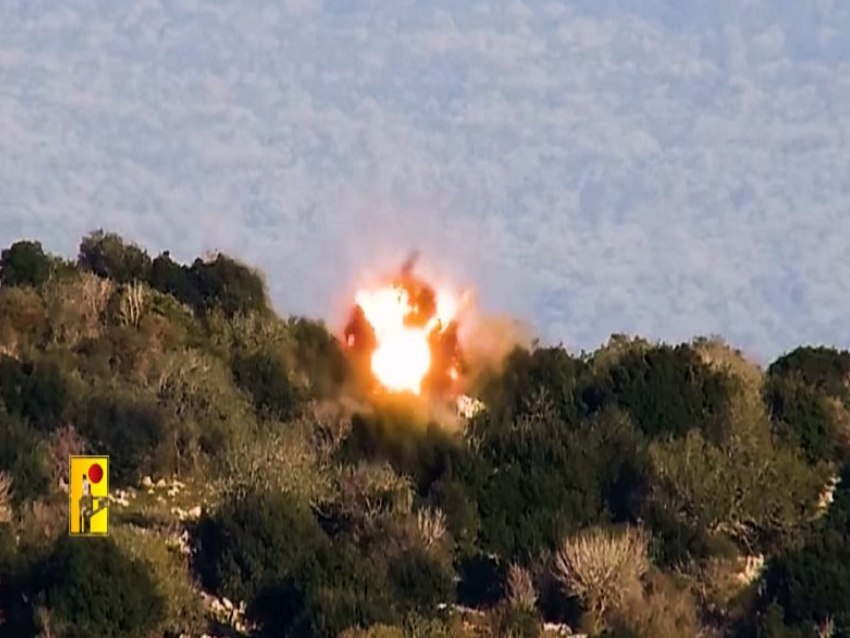 حزب الله دمر دبابة ميركافا داخل ‏موقع المطلة بالصواريخ الموجهة و أوقع أفرادها بين قتيل و جريح