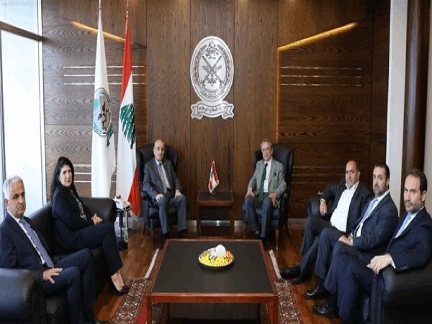 وزير الدفاع بحث مع حبيب سبل التعاون بين مصرف الإسكان و جهاز إسكان العسكريين في الجيش