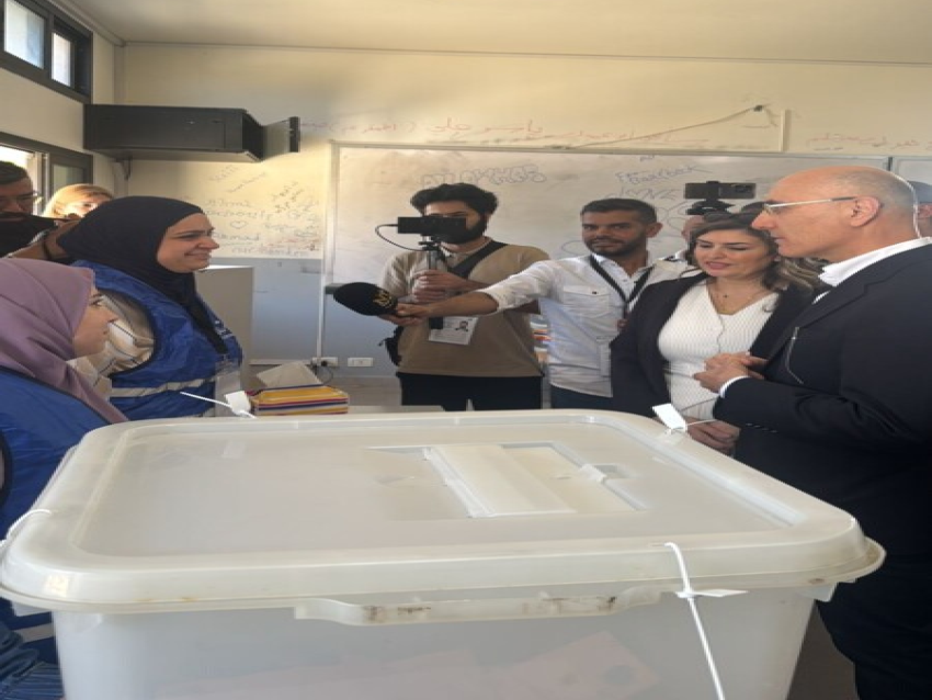 تفقد وزير الداخلية احمد الحجار مراكز اقتراع كفركلا والعديسة في ثانوية الصباح في النبطية