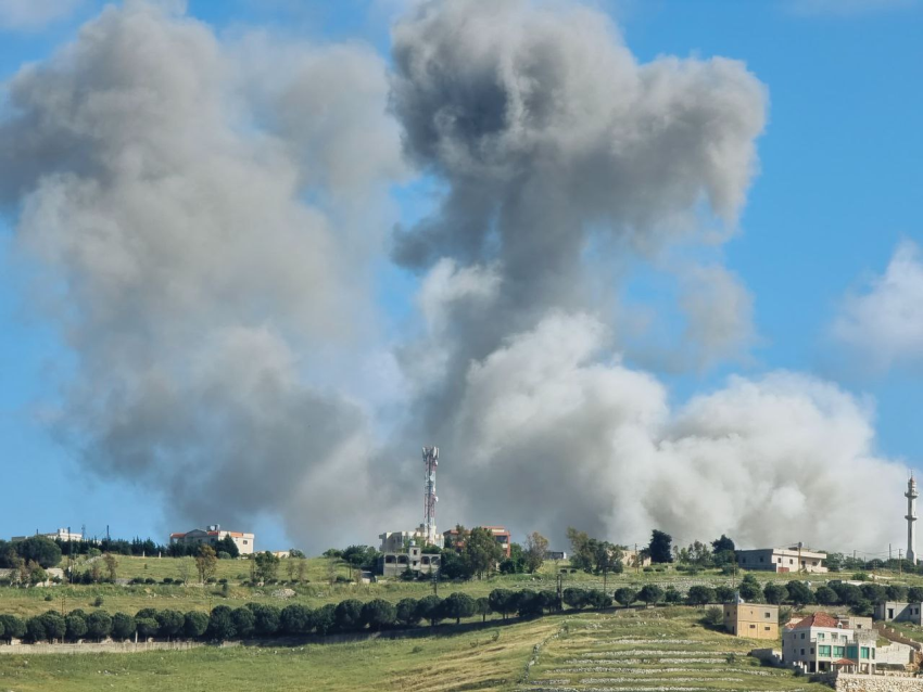 العدو يحرق المنطقة الممتدة بين الغجر والعباسية.. ويقصف مارون الراس وبليدا 