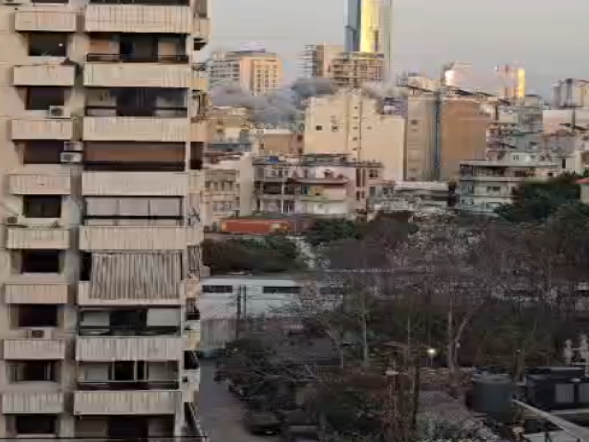غارة اسرائيلية استهدفت المبنى المهدد في الباشورة بوسط بيروت (فيديو)