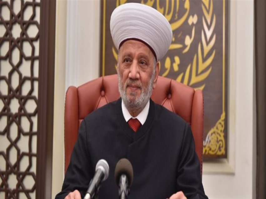 دريان يصلي في المسجد الأموي للمرة الأولى منذ 2005.