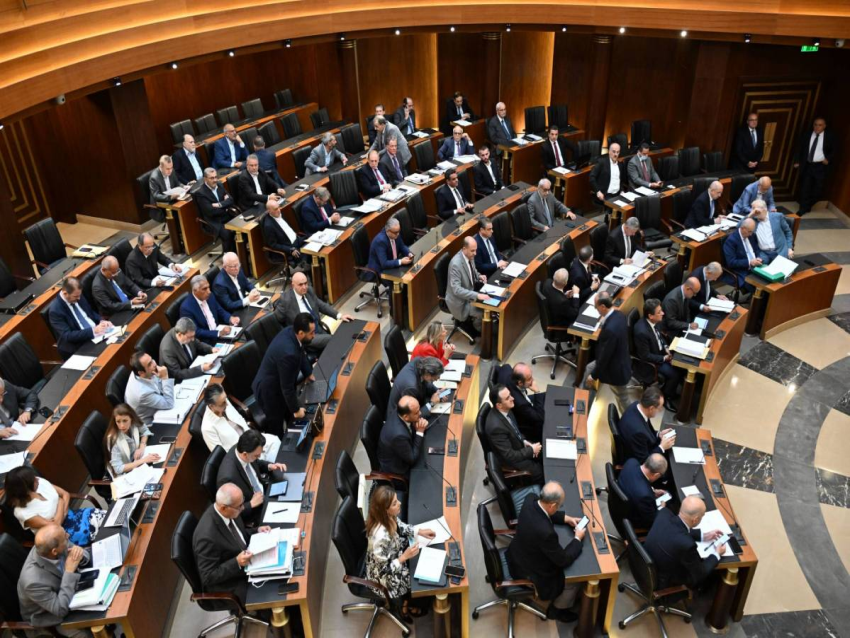 الديار _ الخلاف على قانون العفو يكشف حجم الأزمة السياسيّة ويمتدّ الى الحكومة