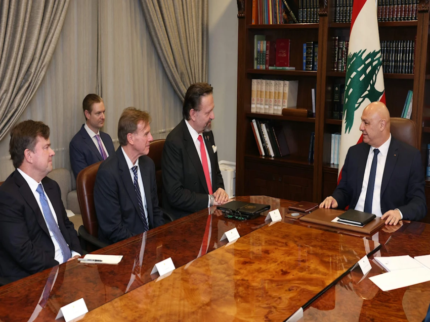 الأخبار _ الجيش أبلغ «الميكانيزم» رفضه تفتيش بيوت الجنوبيّين | الحاكم ينفّذ طلب واشنطن: رقابة على كل ألف دولار