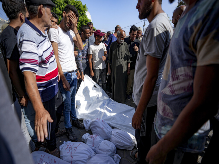 مع استمرار وصول ضحايا القصف الإسرائيلي ... مجمع ناصر الطبي في غزة يناشد الفلسطينيين التبرع بالدم 