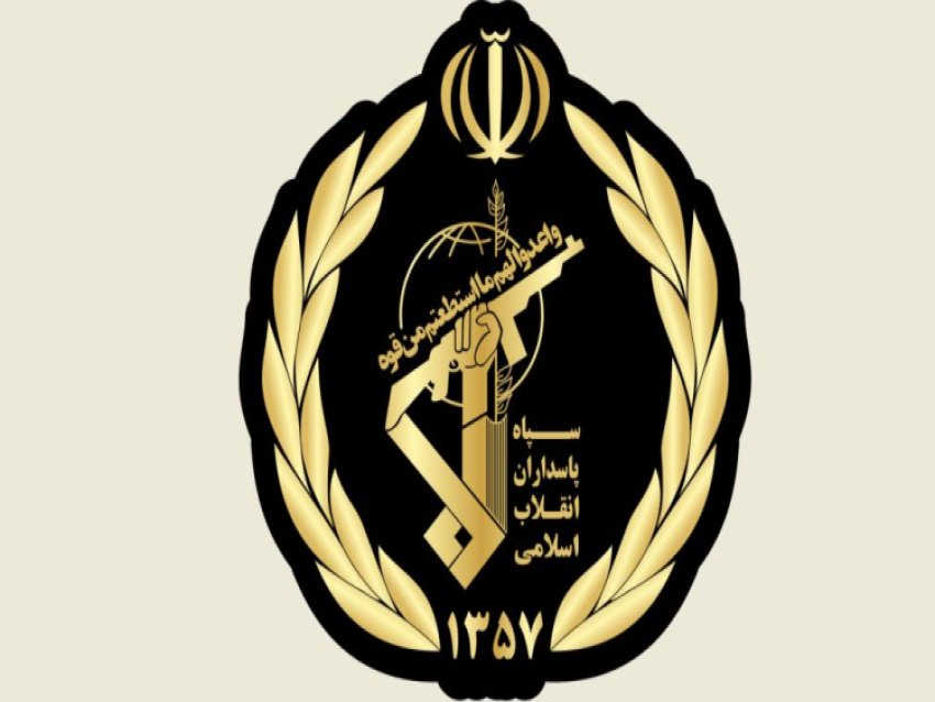 الحرس الثوري الإيراني: 4 سفن مخالفة تحترق في الخليج و3 سفن أخرى اصطدمت بألغام غرب مضيق هرمز