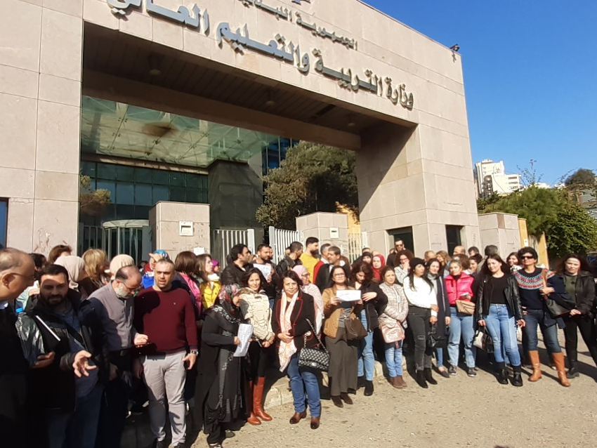 في لبنان أساتذة سافروا للخارج وما زالوا يقبضون!