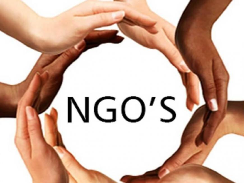 الأخبار _ نهاية «الوظيفة الحلم»؟ جمعيات NGOs تصرف موظفيها وتأكل حقوقهم