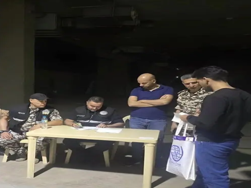 مغادرة نحو 80 نازحًا سوريًا من طرابلس إلى سوريا ضمن برنامج العودة الطوعية