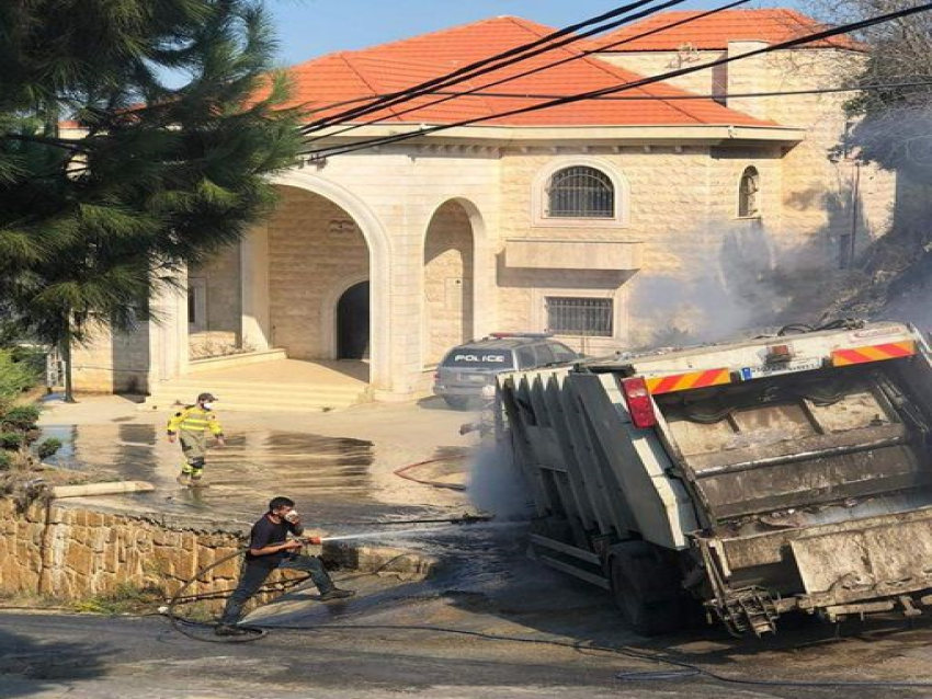  إشتعال آلية جمع نفايات في بلدة رحبة العكارية