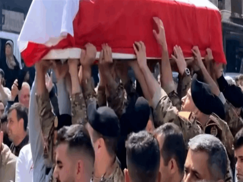 بالفيديو.. عكار تودع ابنها الشهيد محمود زيتون