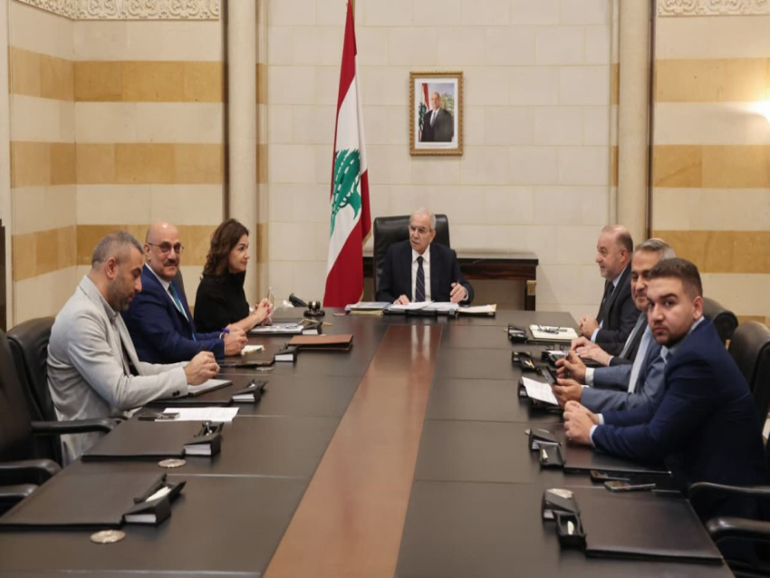 رئيس الحكومة اطلع على تقدّم مشاريع تأهيل الطرق والبنى التحتية في الأقضية الجنوبية وتابع مناقصات الكهرباء والمياه والجسور
