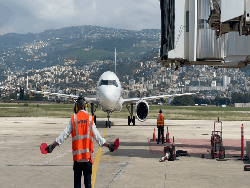 اندلاع نيران بطائرة في مطار بيروت (فيديو)