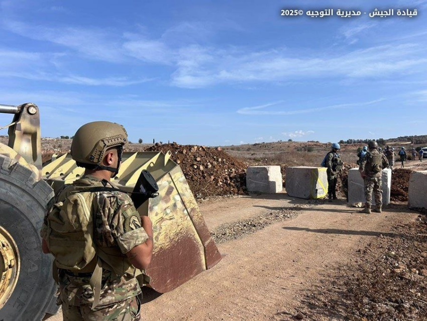 الجيش: أزلنا سواتر ترابية كان قد وضعها الاحتلال الإسرائيلي ويفتح طريق مرجعيون – دبّين – إبل السقي