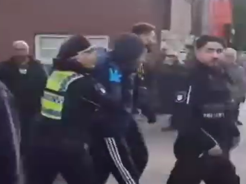 12 جريحا في هجوم بسكين بمحطة للقطارات في هامبورغ والشرطة الألمناية أوقفت مشتبهًا به (فيديو)