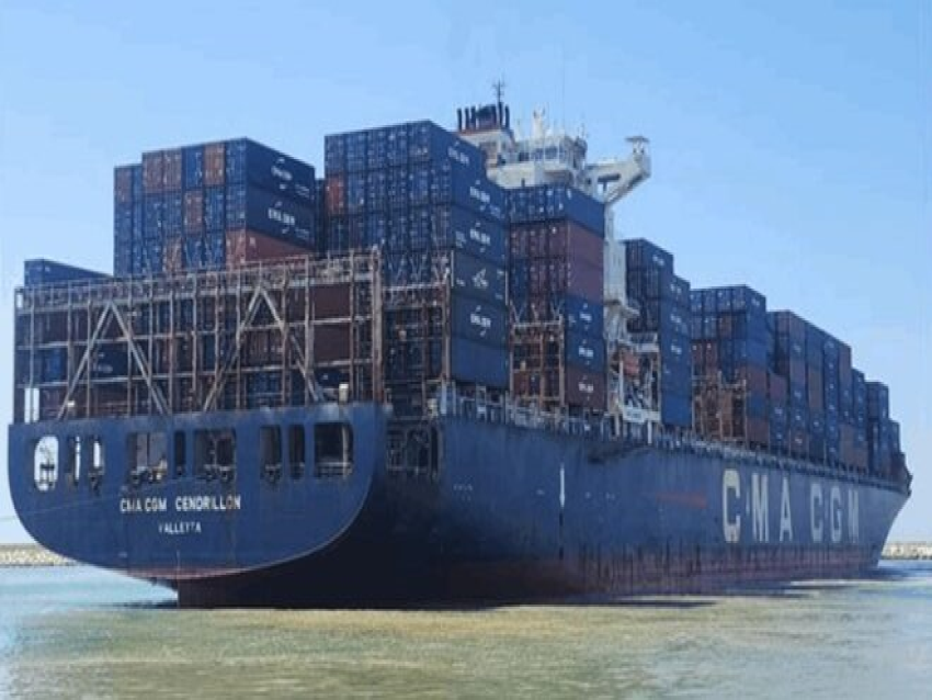  سفينة الحاويات الضخمة  CMA CGM CENDRILLON رست في مرفأ طرابلس