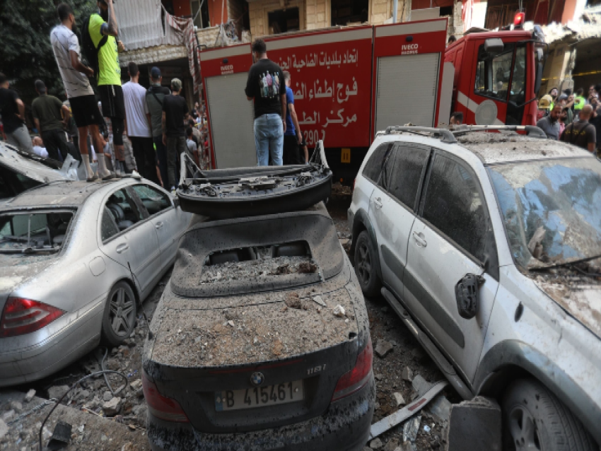 استمرار عمليات رفع الانقاض وانتشال الضحايا والمصابين من المبنى المستهدف بالضاحية