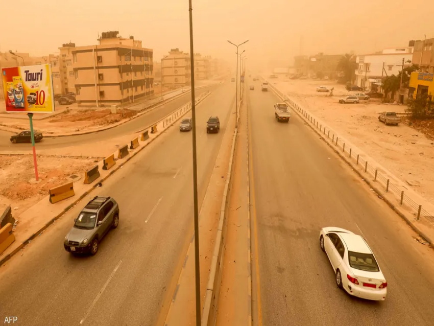 عاصفة رملية تشل حركة الطيران في الشرق الليبي