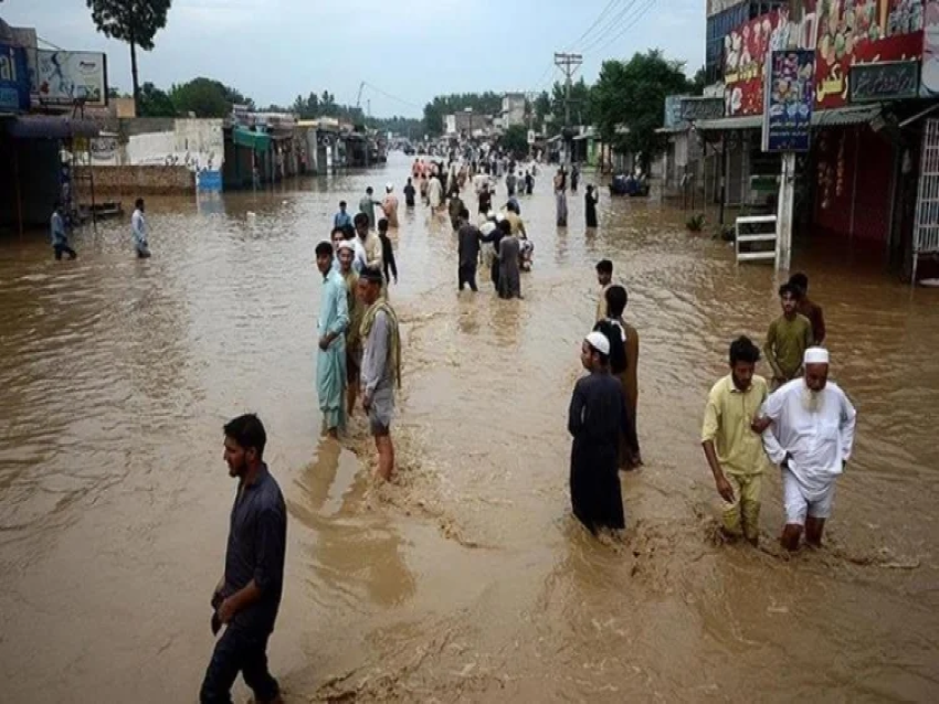 مقتل 14 شخصا على الأقل في عواصف في باكستان عقب موجة حر