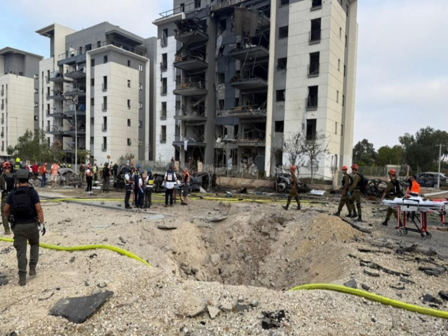  ارتفاع عدد الجرحى إلى 6 جراء سقوط صاروخ إيراني على بئر السبع