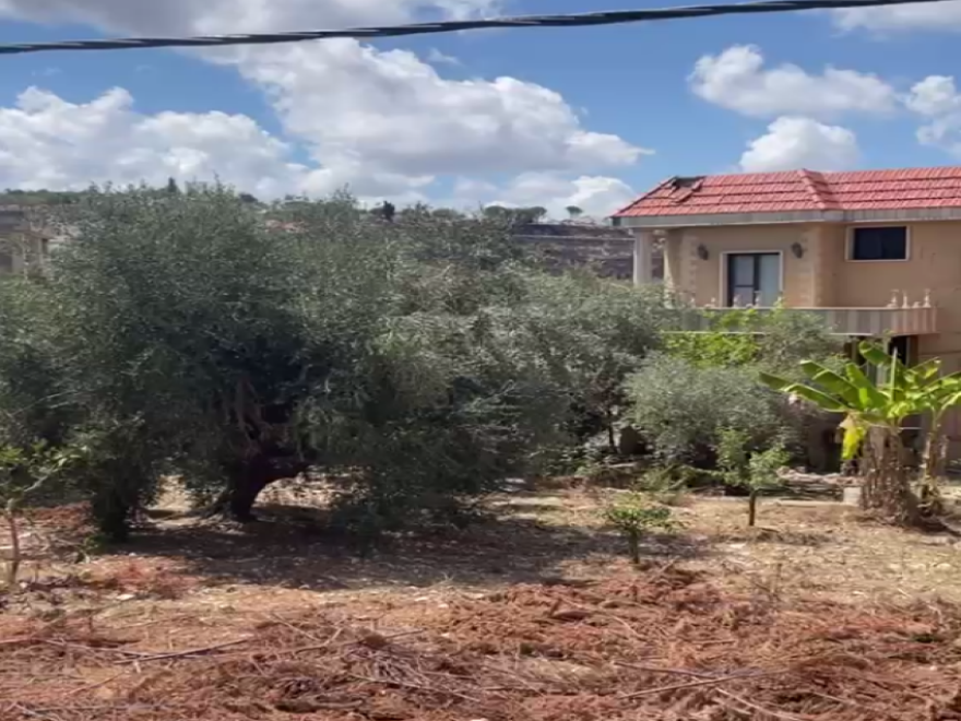 إلقاء قذائف وقنابل صوتية وإحراق ممتلكات وحقول في قرى جنوبية