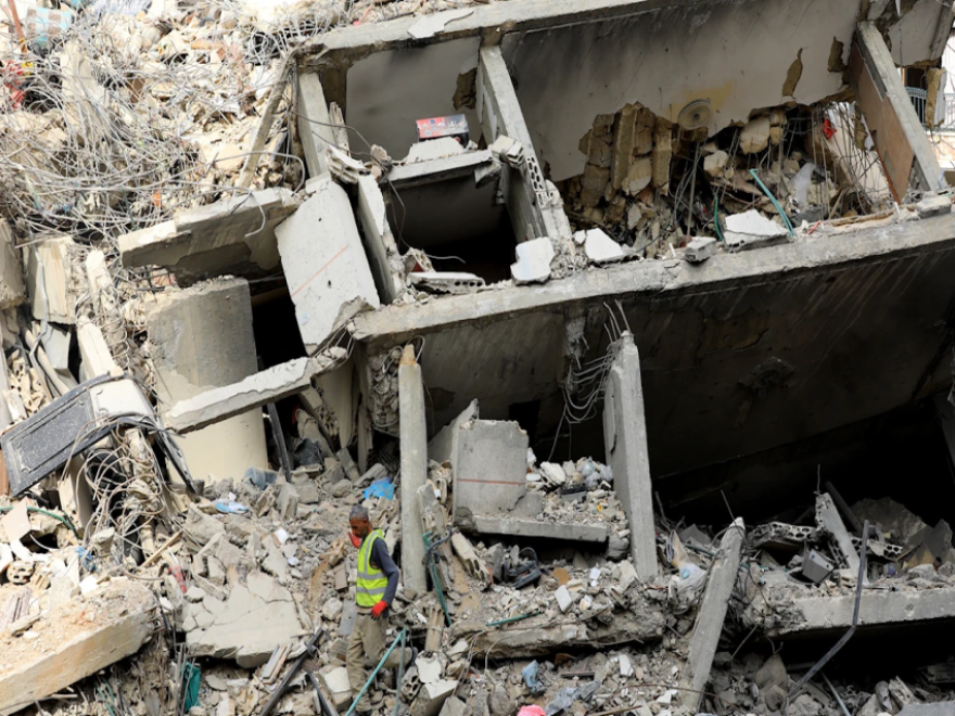 الأخبار _ تخصيص 2.7 مليار دولار لـ«إعادة الهيكلة»: الحكومة تدير ظهرها لـ«إعادة الإعمار»