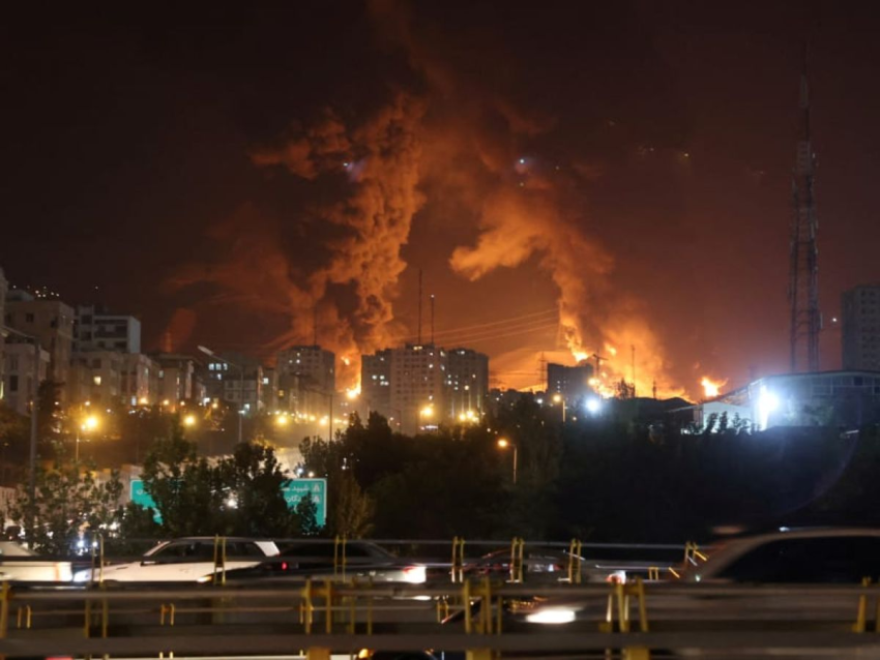 التلفزيون الإيراني: دوي انفجارات في بندر عباس بمحافظة هرمزغان وتشابهار بمحافظة سيستان وبلوشستان