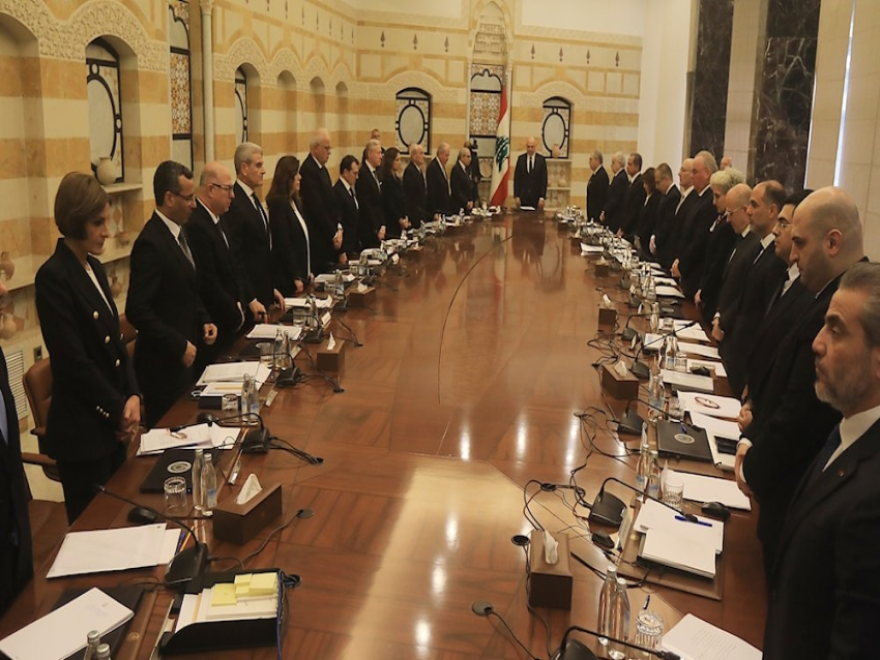 الحكومة ترضخ لموجبات السيادة.. المصلحة الوطنية أولاً