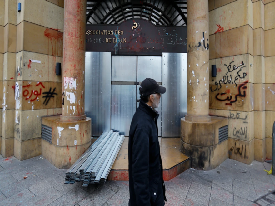 الأخبار _ عين المصارف على الذهب