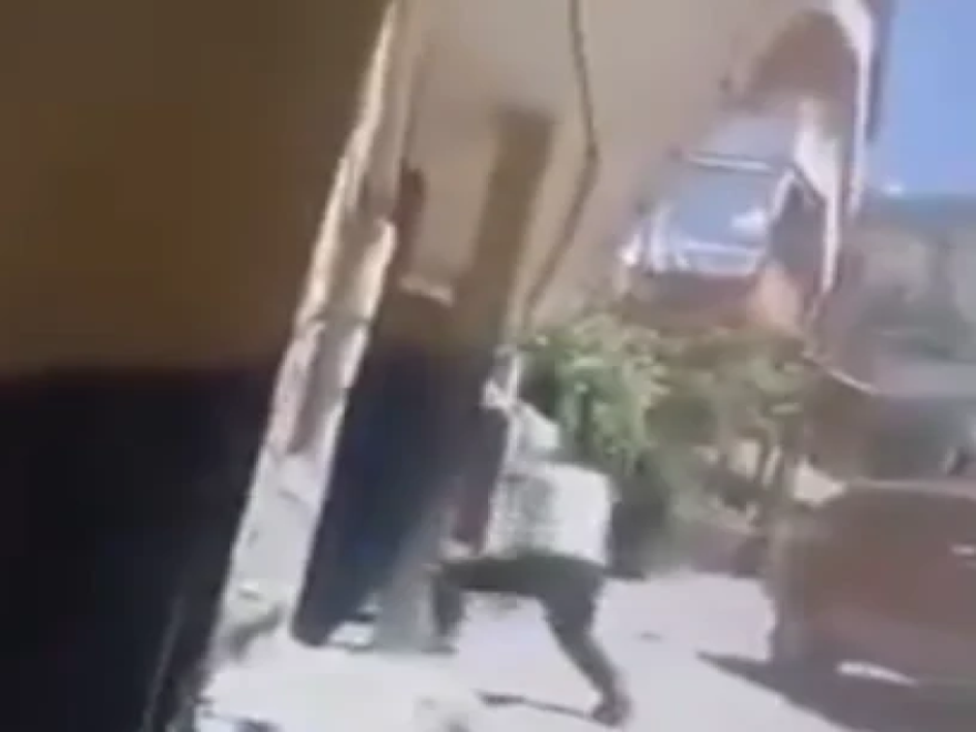 بالفيديو: حادثة إعتداء تطال مدير ثانوية مشمش الرسمية