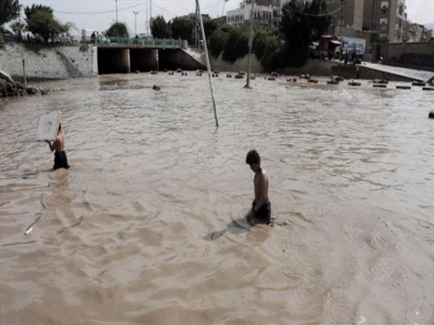 فقدان 24 شخصا إثر فيضانات عارمة في غرب اليمن