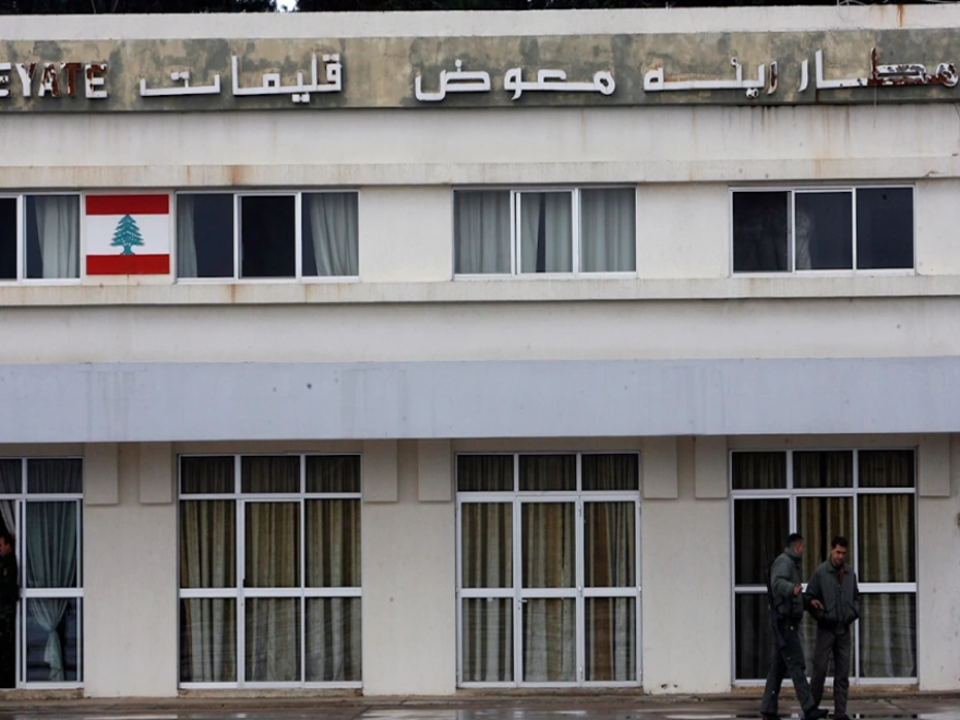 بالفيديو_ هبوط طائرة في مطار القليعات