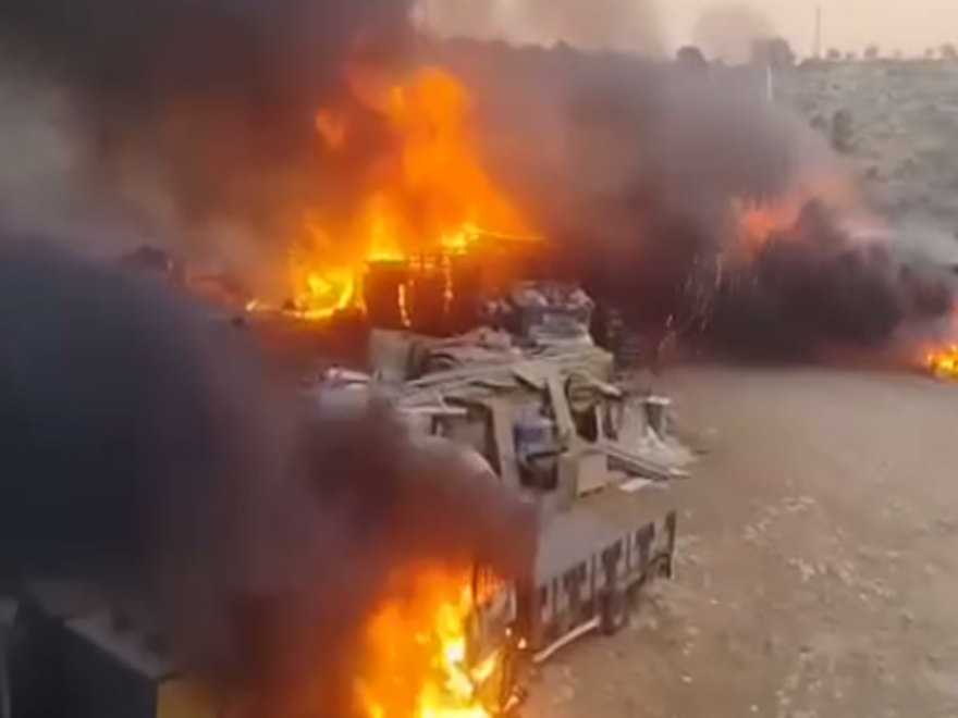 مستوطنون صهاينة يشنون هجوما واسعا في بلدة دير دبوان شرق رام الله ويحرقون الممتلكات (فيديوهات)
