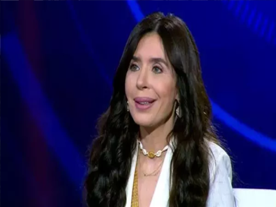 الراقصة دينا: اتجوزت 9 مرات ومعنديش مانع أتجوز تاني