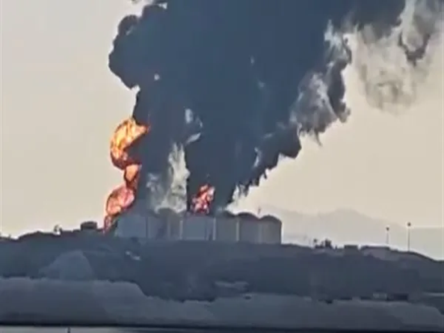 وكالة الأنباء العمانية: طائرات مسيّرة أصابت خزانات وقود في ميناء صلالة ولا خسائر بشرية