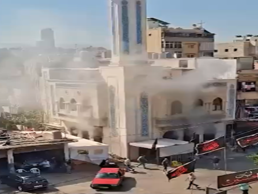 اندلاع حريق في مسجد في منطقة النبعة والدفاع المدني يعمل على إخماده