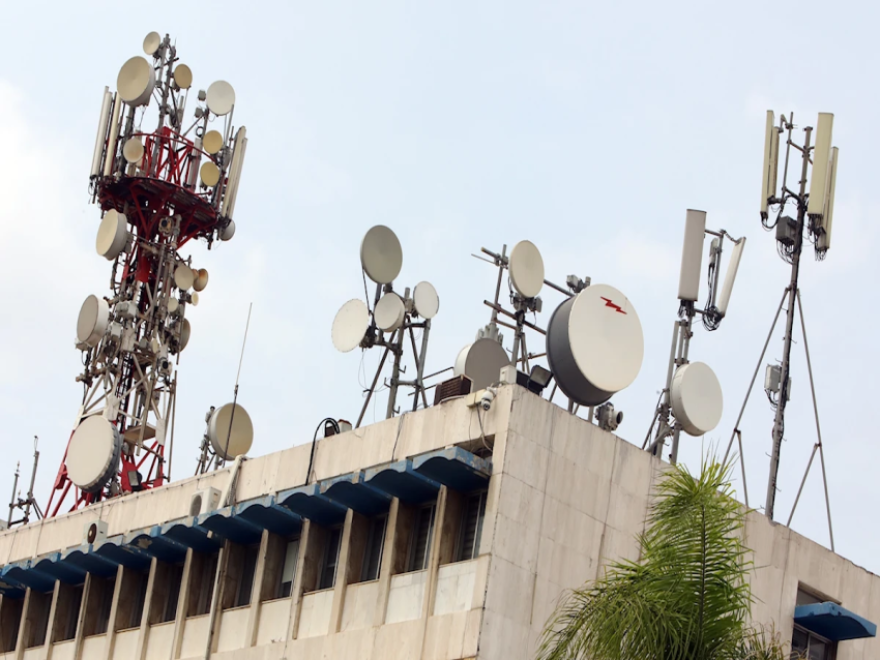 الأخبار _ وزير الاتصالات يمنع ترميم شبكة الاتصالات