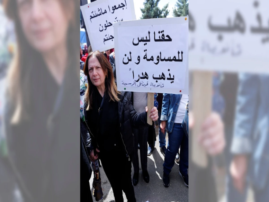 الأخبار _ الحكومة للموظّفين: دوام كامل مقابل نصف راتب