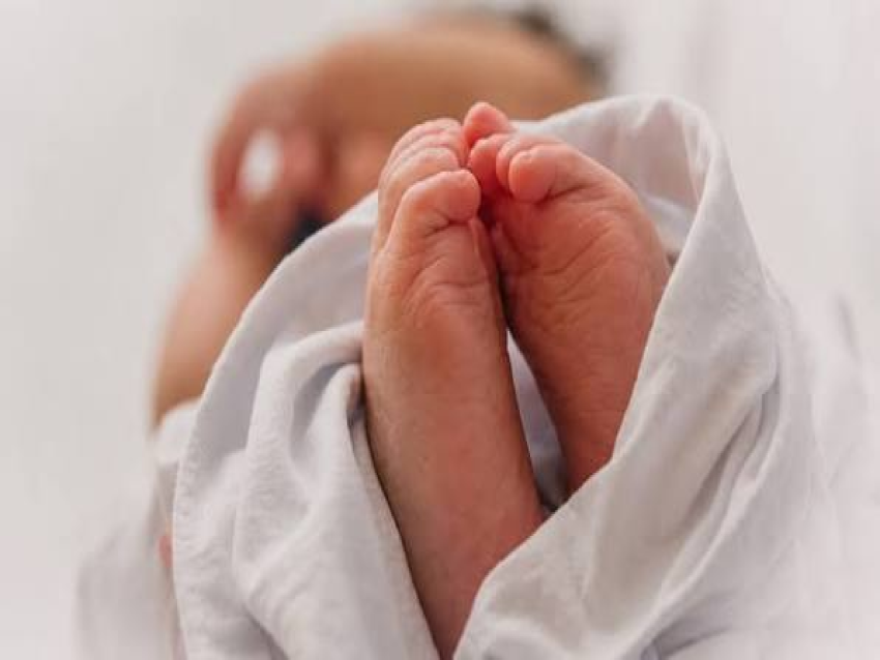 العثور على جثة رضيعة أمام جامع في بلدة بر الياس
