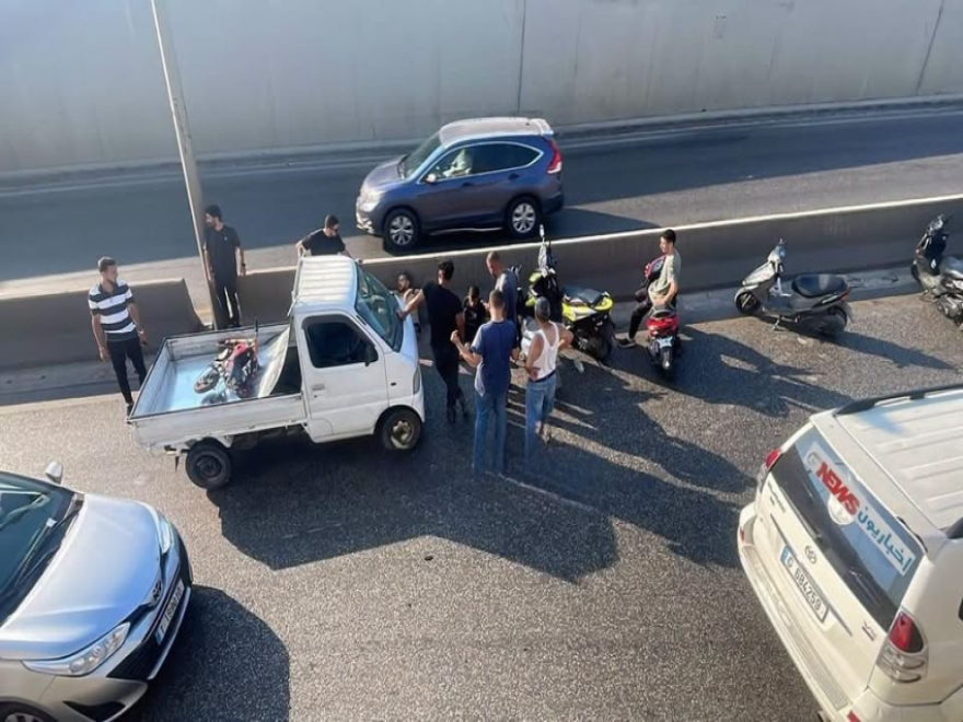 جريح إثر حادث سير  عند نفق عرمان في المنية
