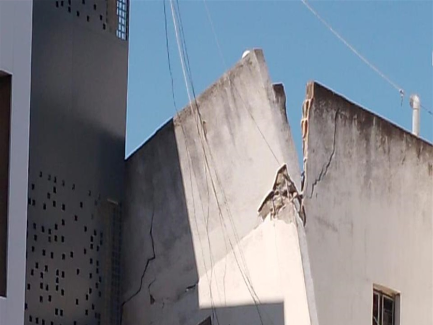 إنهيار مبنى  في النبطية جراء تضرره خلال العدوان