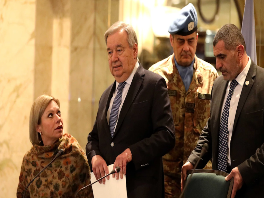 الأخبار _ الأمم المتحدة أيضاً تُسيِّس ملف النزوح: انتقاد الحكومة ممنوع!